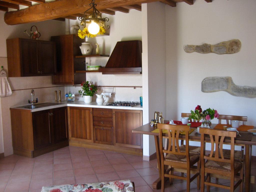 קסטלנואובו ברארדנגה Agriturismo Lo Strettoio מראה חיצוני תמונה