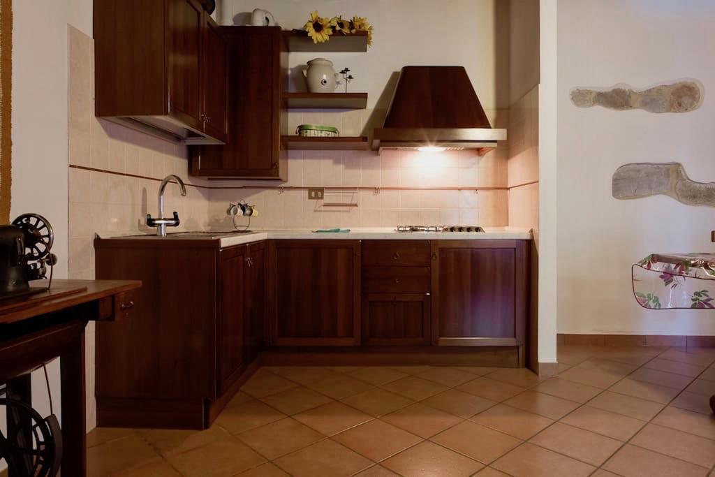 קסטלנואובו ברארדנגה Agriturismo Lo Strettoio מראה חיצוני תמונה
