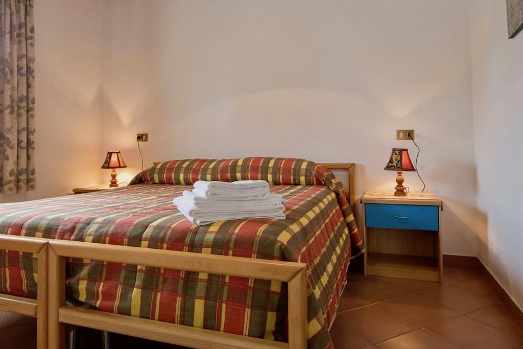 קסטלנואובו ברארדנגה Agriturismo Lo Strettoio מראה חיצוני תמונה
